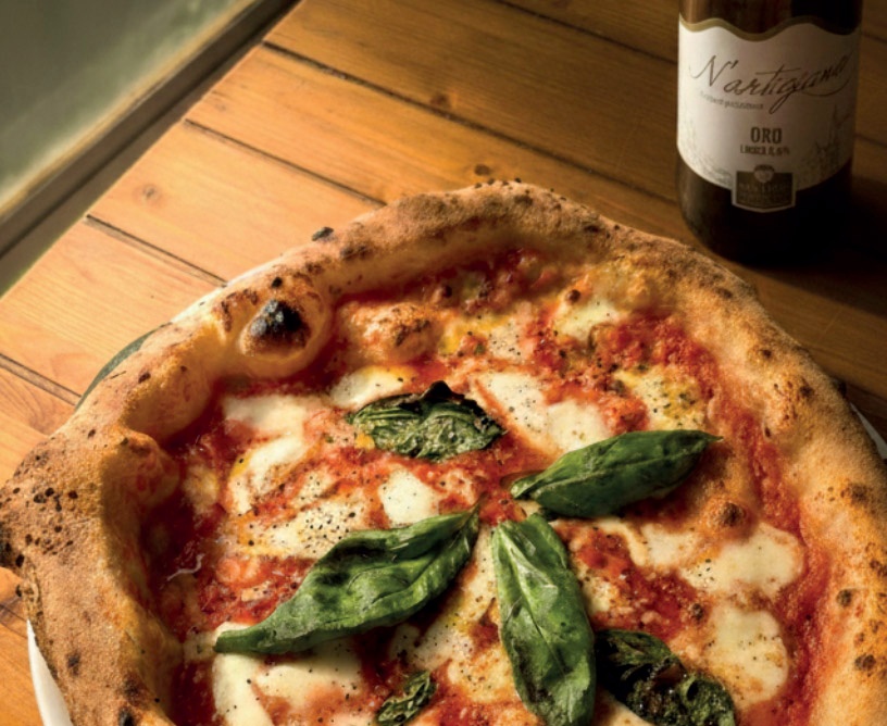 Pizza Provola e Pepe e birra